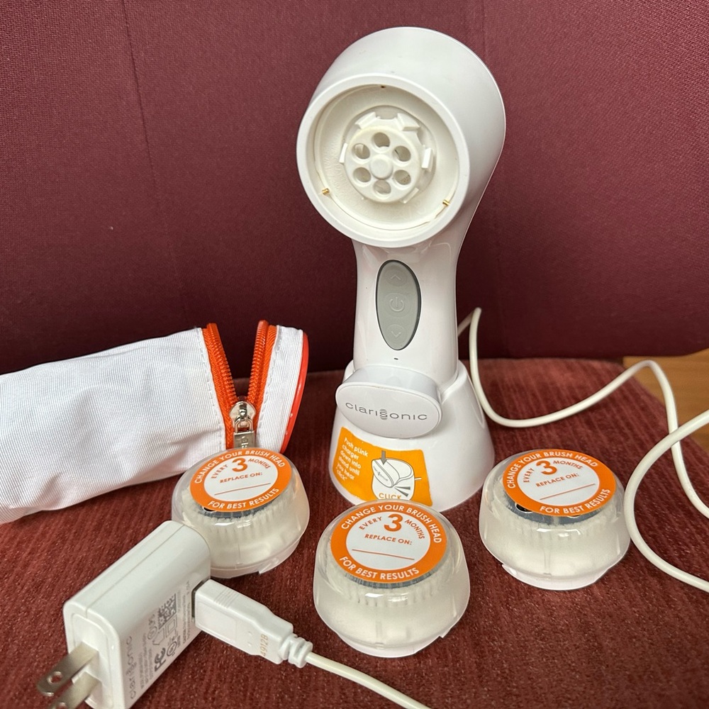Clarisonic Aria sonic skin cleansing system white